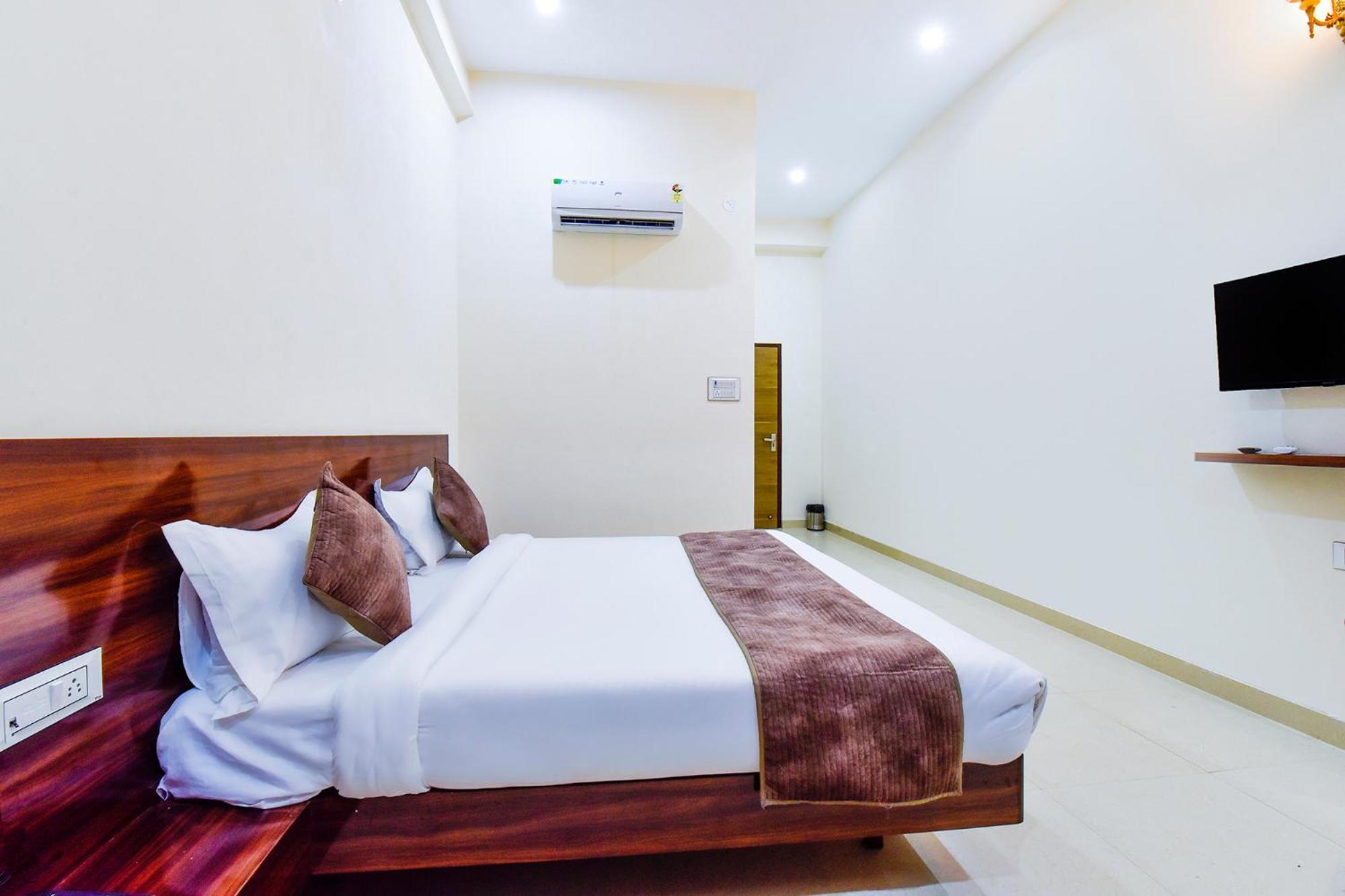 Fabhotel V Five Hotel 3*