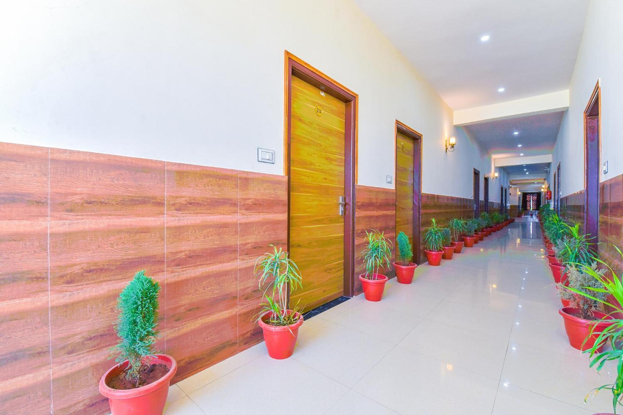Fabhotel V Five 3*