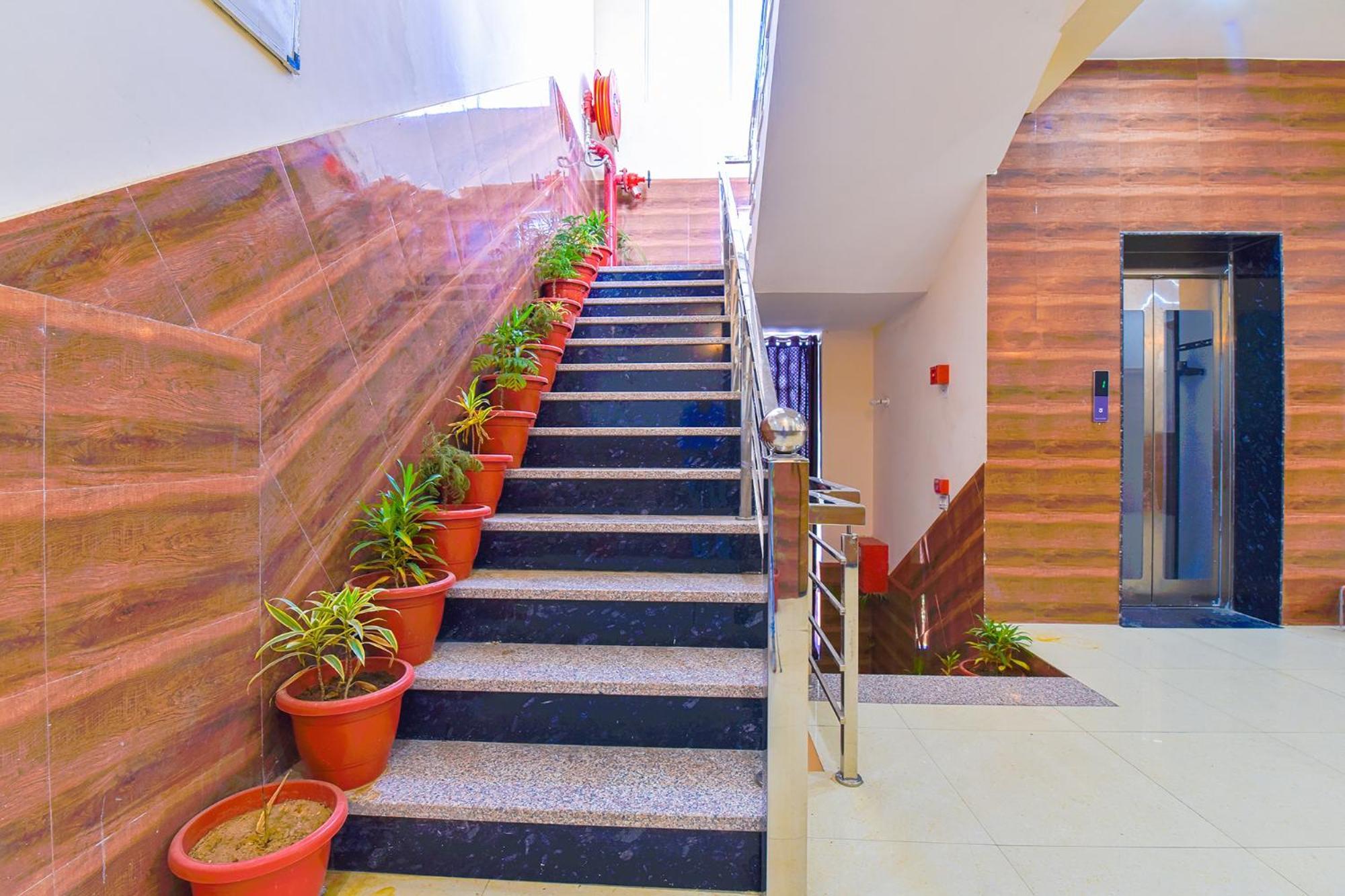 Fabhotel V Five 3*