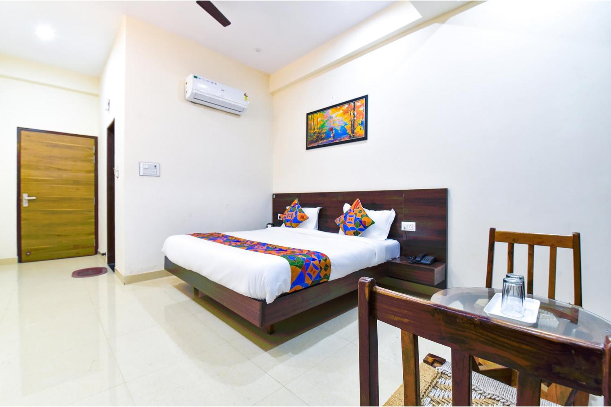 Hotel Fabhotel V Five