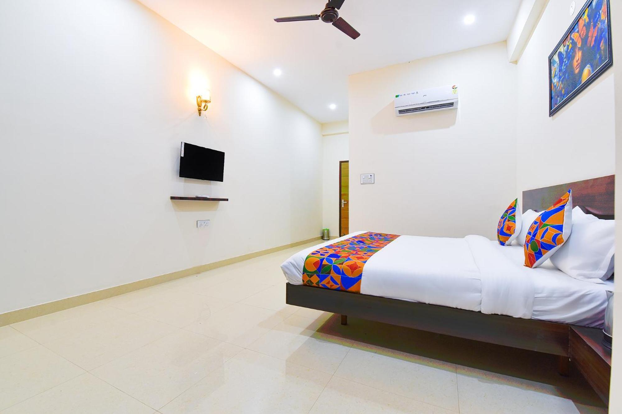 Hotel Fabhotel V Five 3*
